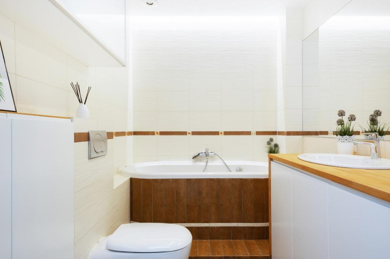 Apartments Warsaw Zelazna By Noclegi Renters Екстериор снимка