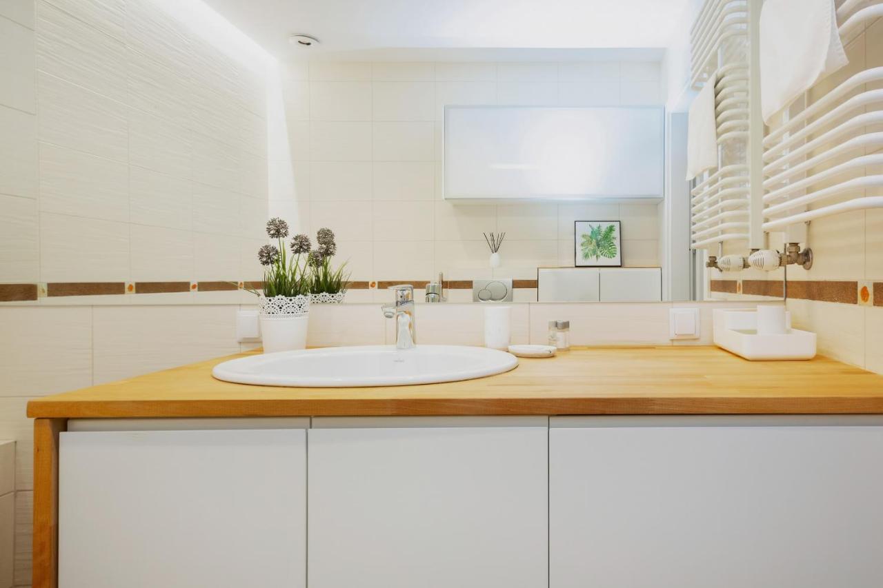 Apartments Warsaw Zelazna By Noclegi Renters Екстериор снимка